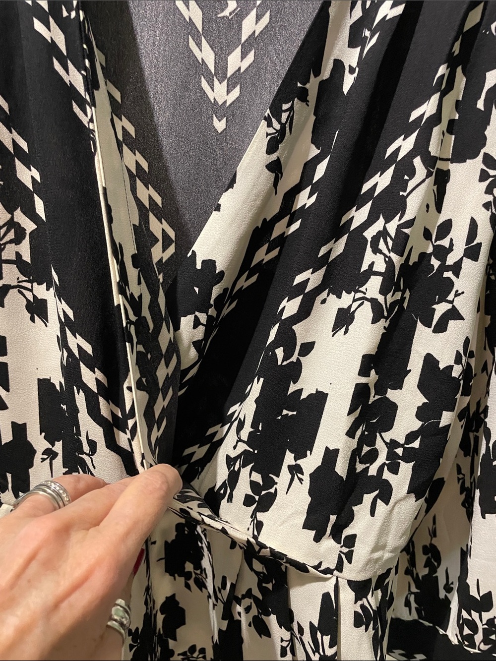 CAbi Black & White Graphic Print Top - Picture 4 of 16